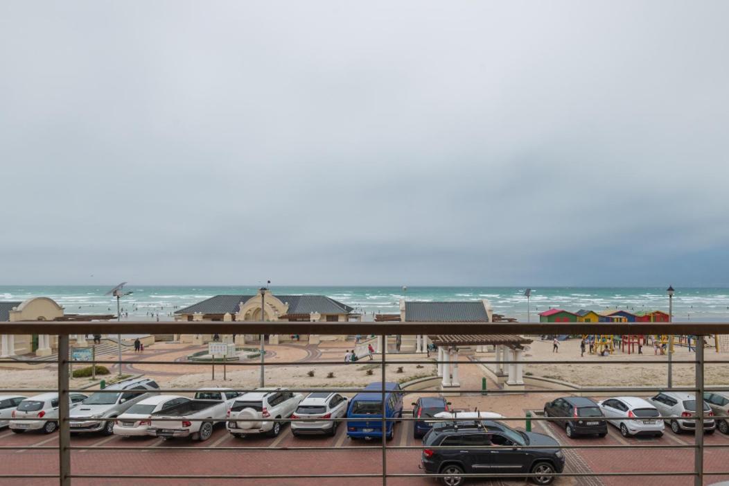 At The Beach - Muizenberg 케이프타운 외부 사진